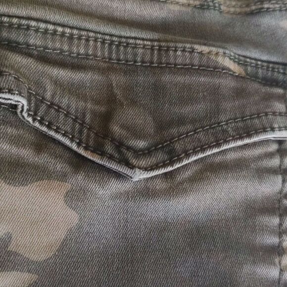 Kut from the Kloth Camouflage Skinny Pants - Picture 9 of 11
